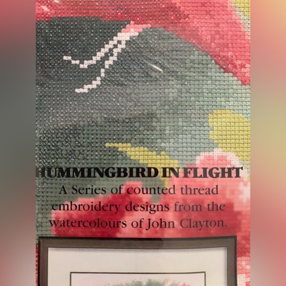 Hummingbird in Flight Cross Stitch Embroidery Chart - Picture 3 of 8